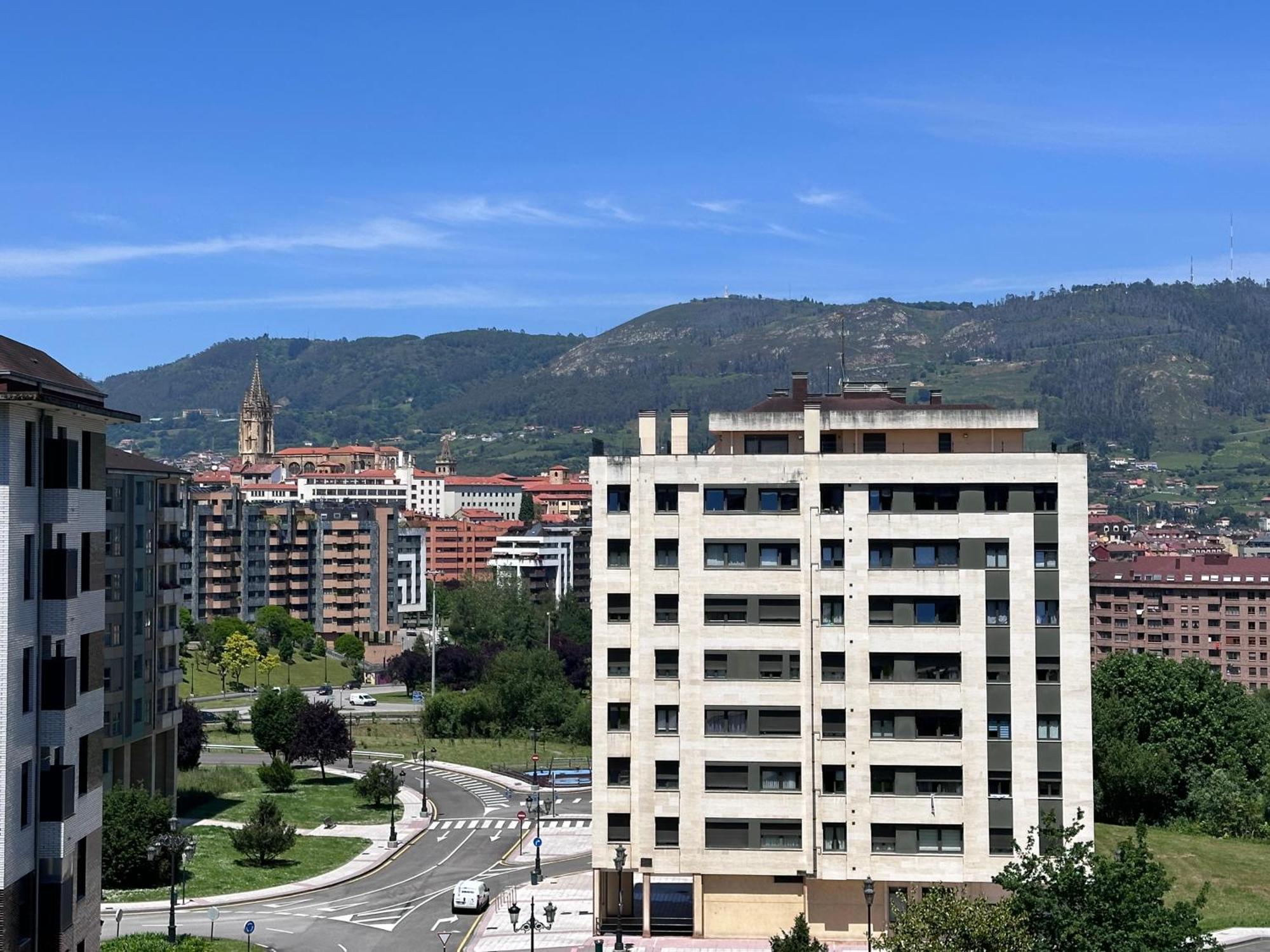 Acogedor Apartamento Con Vistas A La Catedral Y Parking Oviedo Exteriör bild